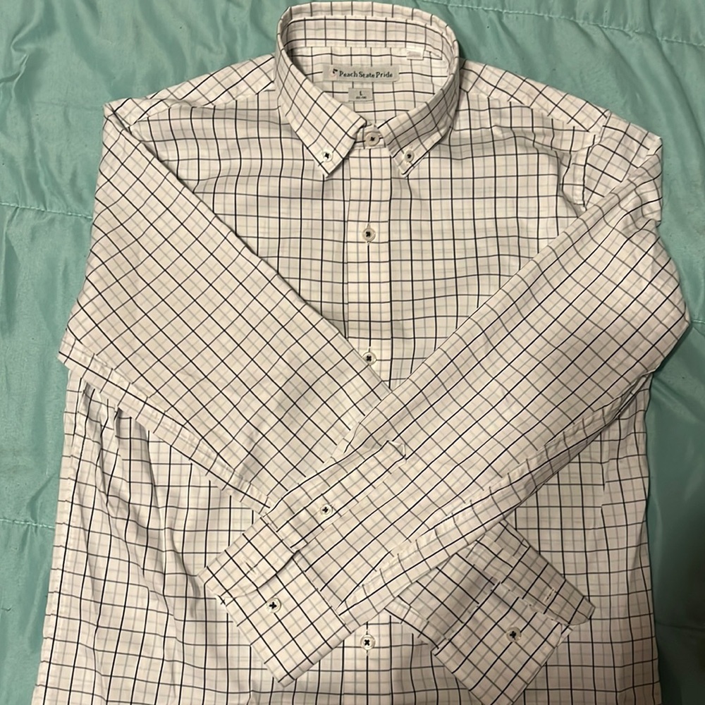 I’m am selling a shirt that came in the wrong size and forgot to return it.